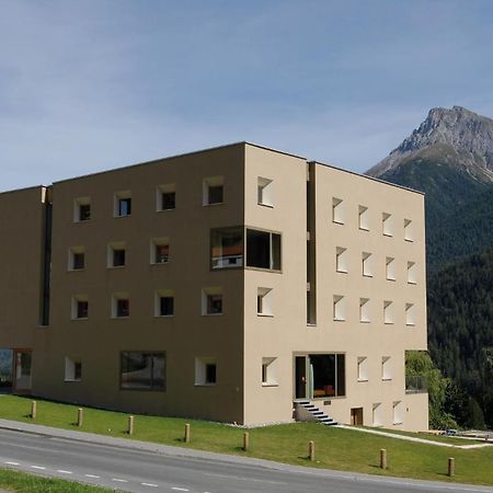 Scuol Youth Hostel Esterno foto