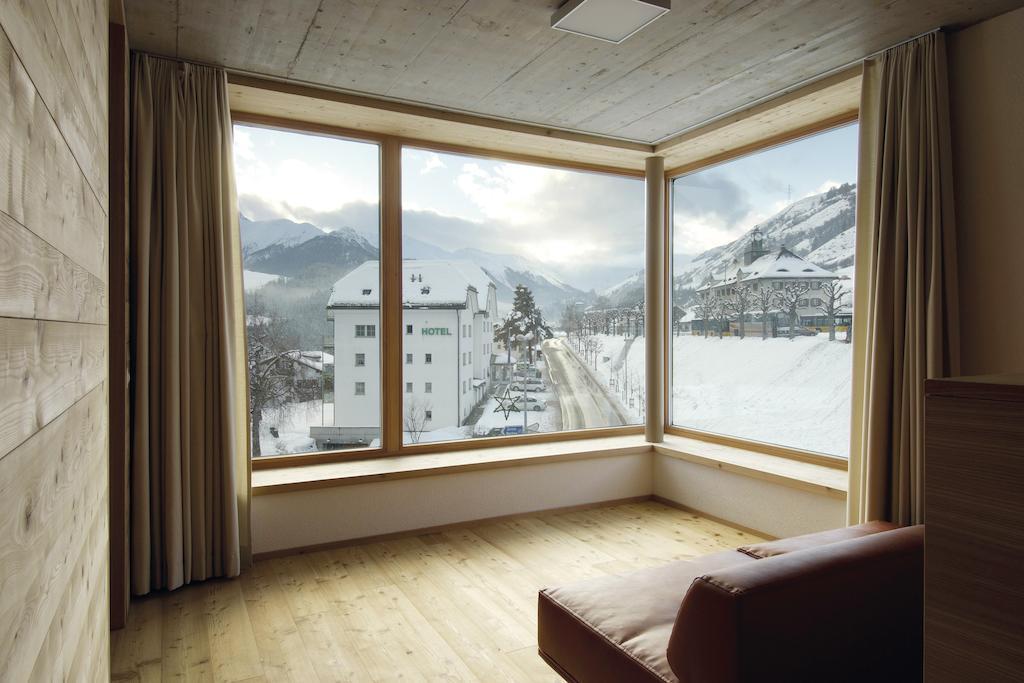 Scuol Youth Hostel Esterno foto
