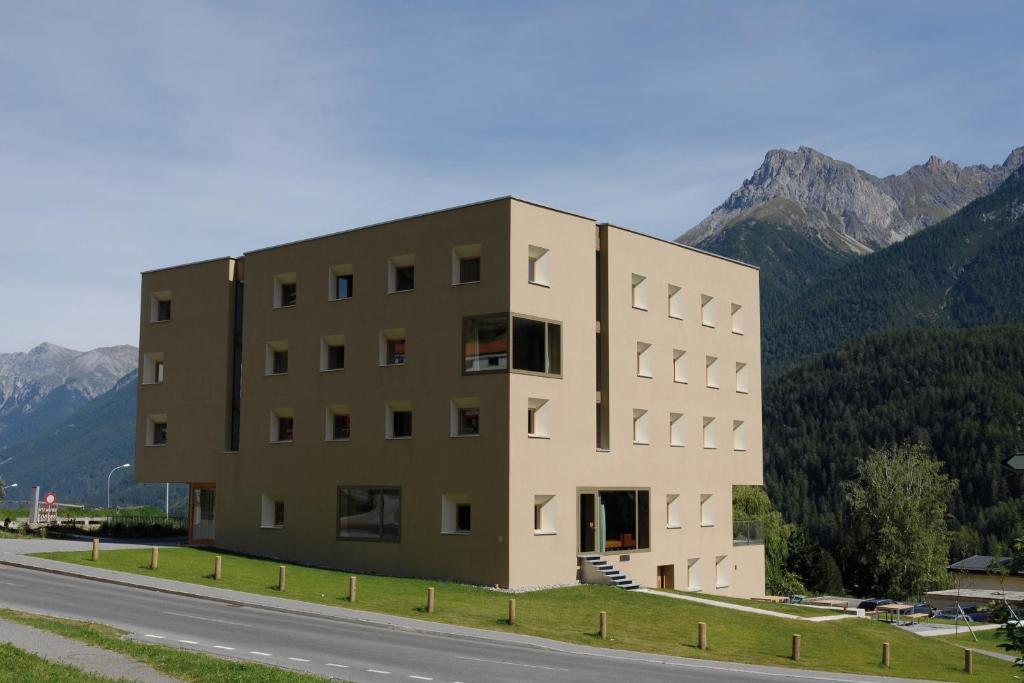 Scuol Youth Hostel Esterno foto