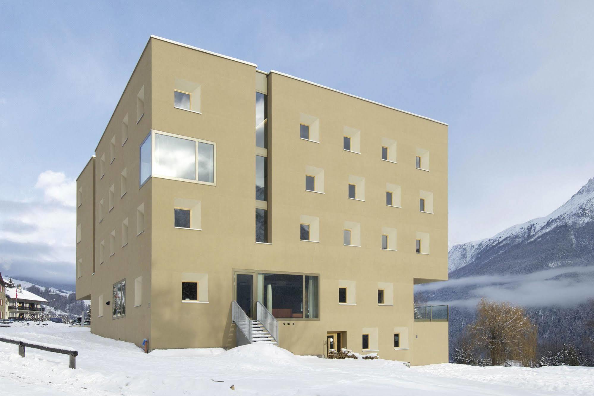 Scuol Youth Hostel Esterno foto