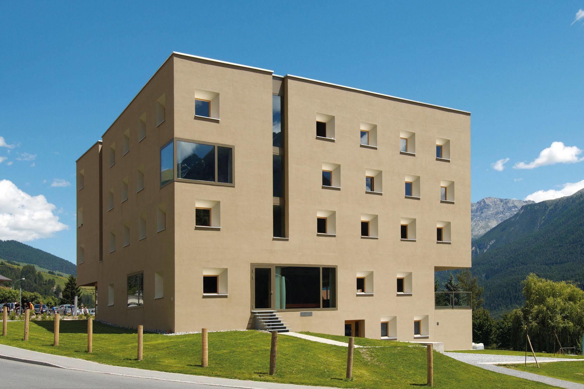 Scuol Youth Hostel Esterno foto