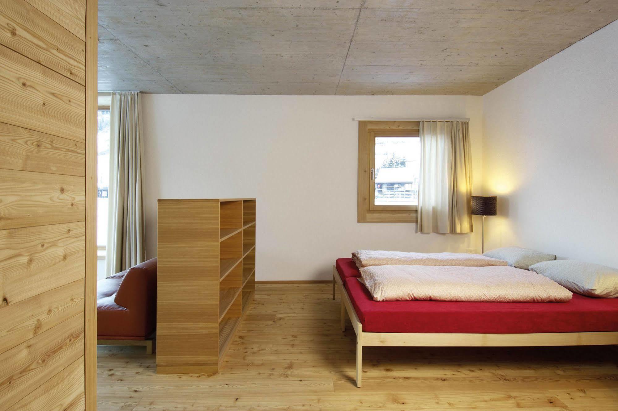 Scuol Youth Hostel Esterno foto