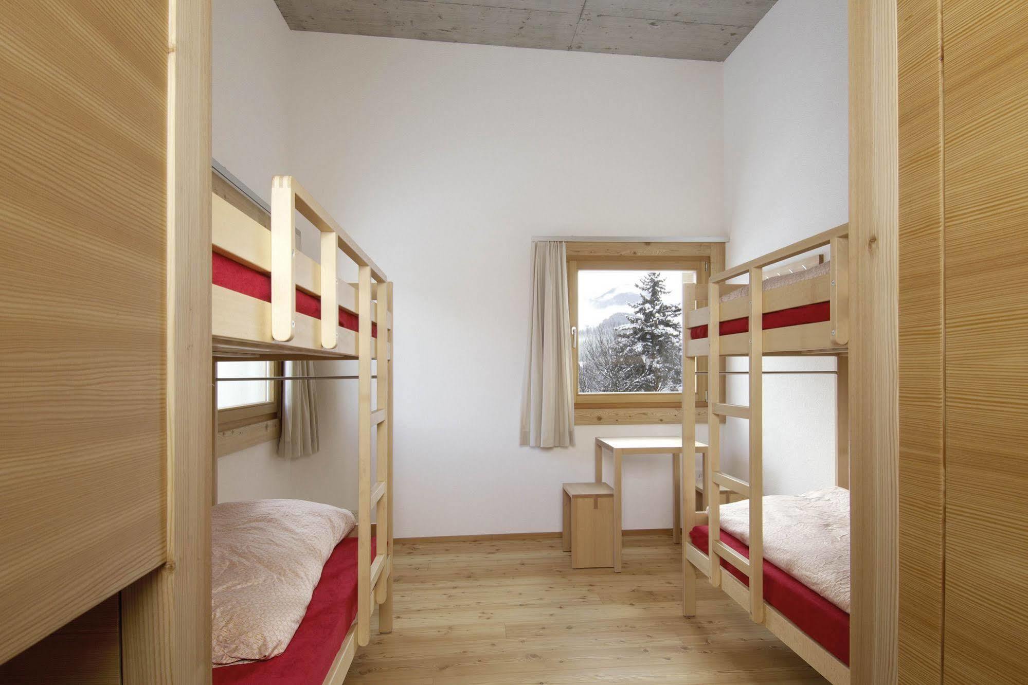 Scuol Youth Hostel Esterno foto