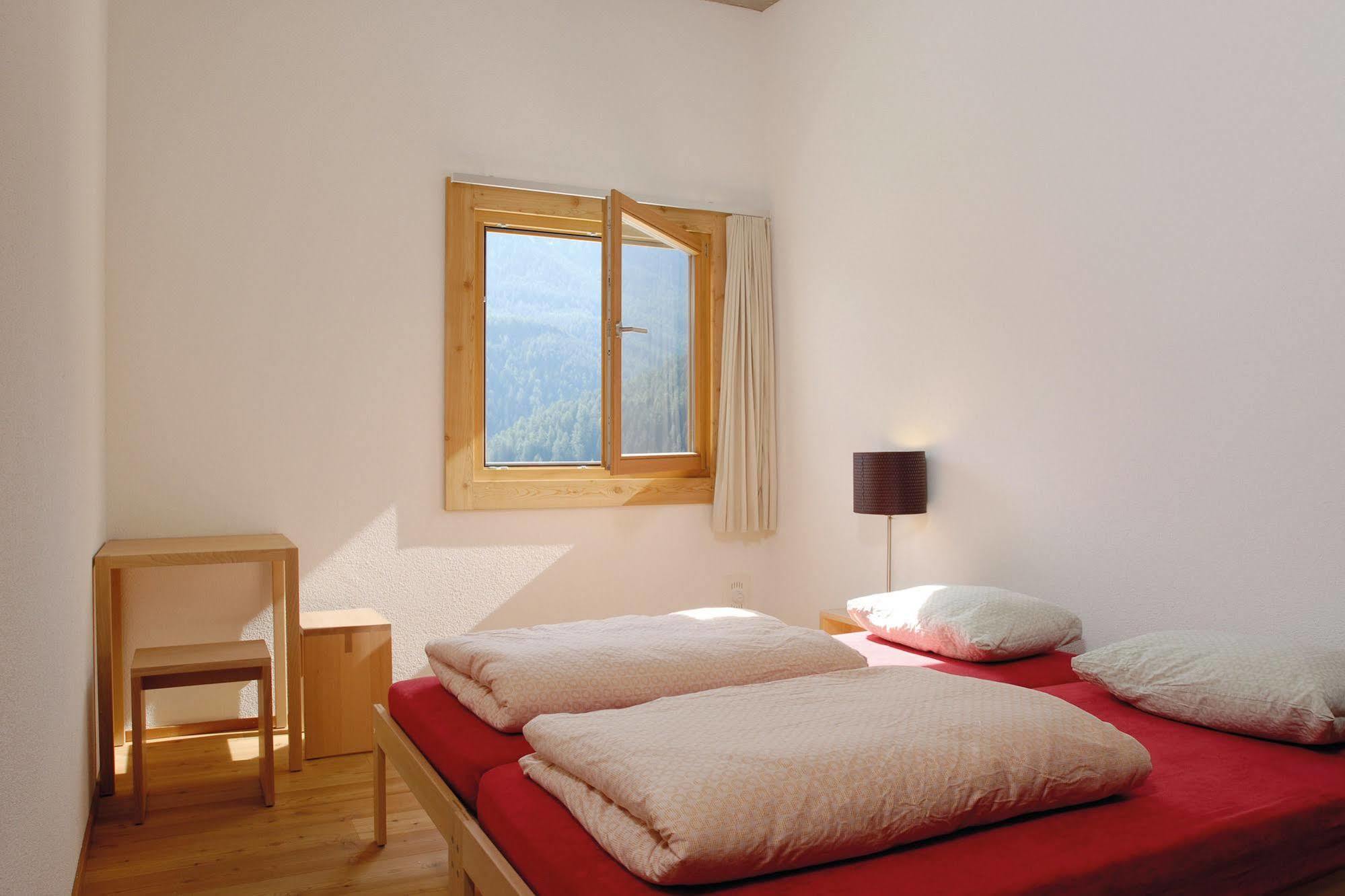 Scuol Youth Hostel Esterno foto