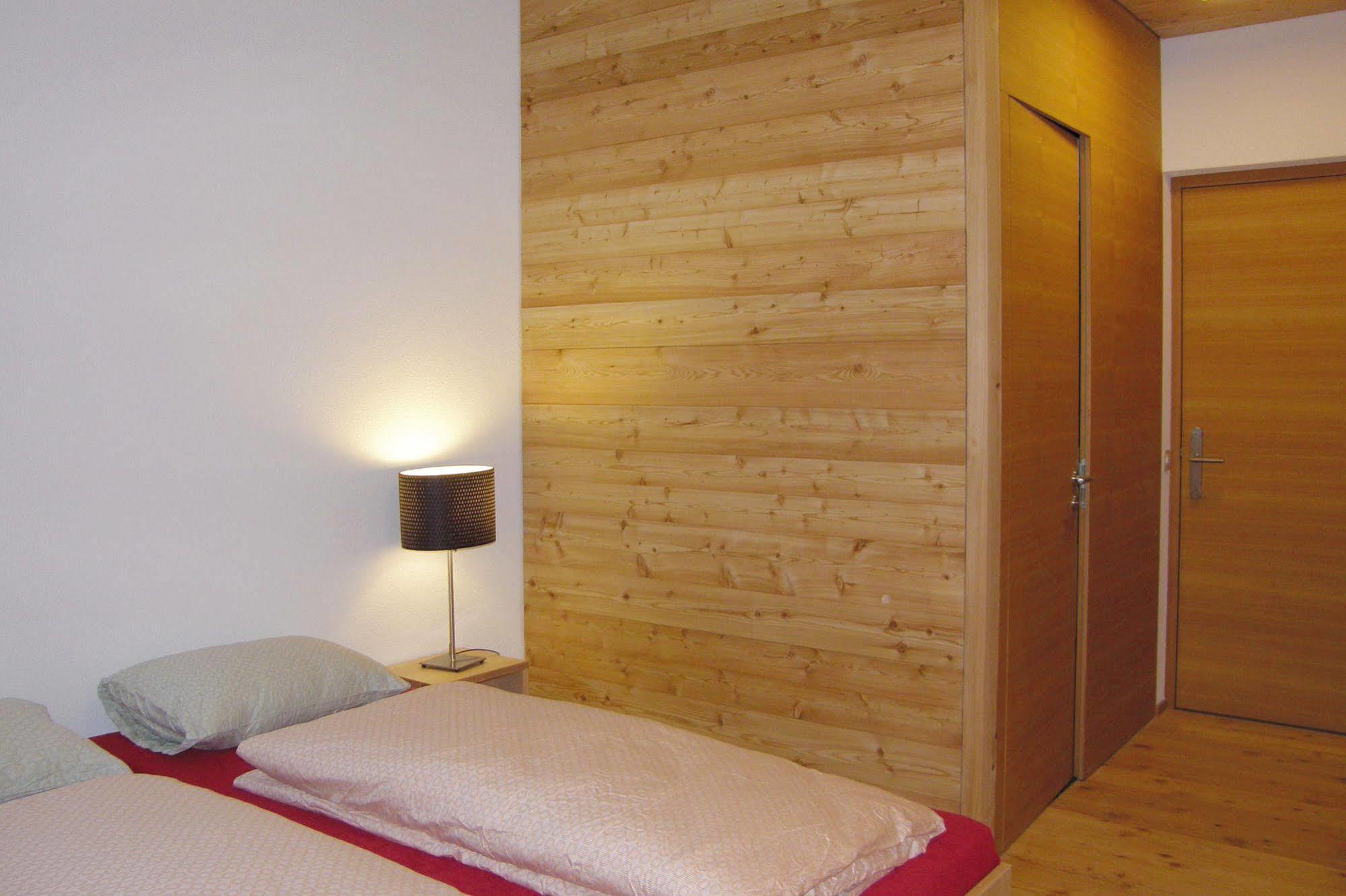 Scuol Youth Hostel Esterno foto